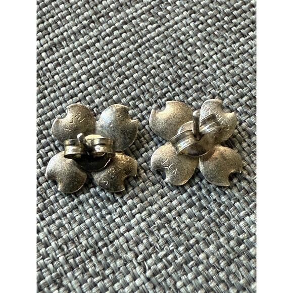 VTG Sterling Silver 925 STUART NYE Dogwood Flower Post Earrings Screw Back - Picture 4 of 5